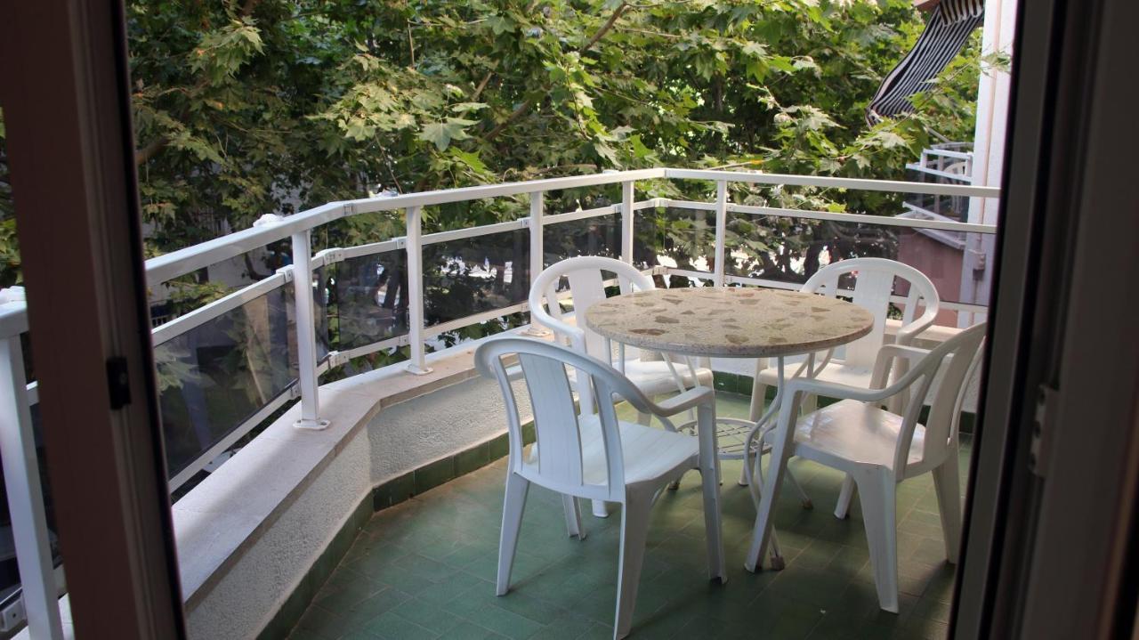Sta. Eulalia Familias Arysal Apartment Салоу Екстериор снимка